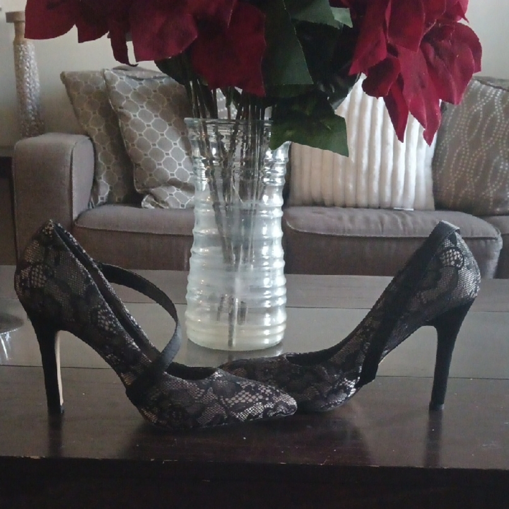 Shoe Dazzle Black Snakeskin Heels